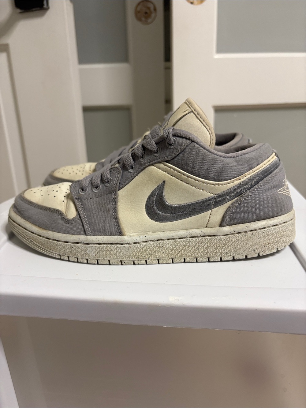 Nike Air Jordan Kids' Low-Top Sneakers in Cream and Gray size 7.5 - Picture 2 of 4